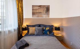 Clicktheflat Bellottiego Apart Rooms